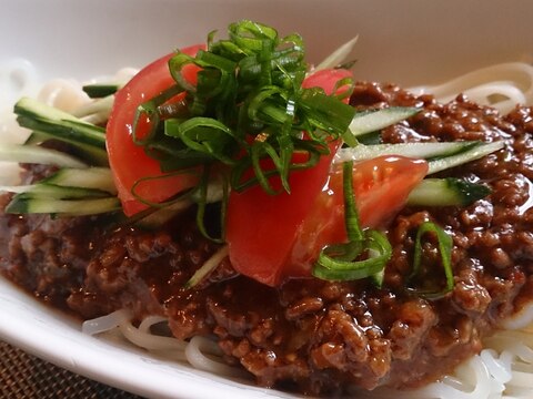 うどんで簡単!ピリ辛ジャージャー麺♪